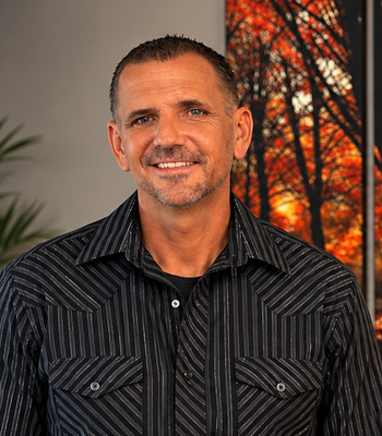 Portrait of Taylor Fry, REALTOR®.
